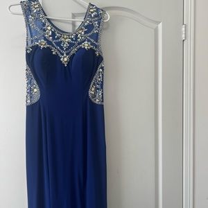 Gorgeous royal blue dress perfect for any event  😍